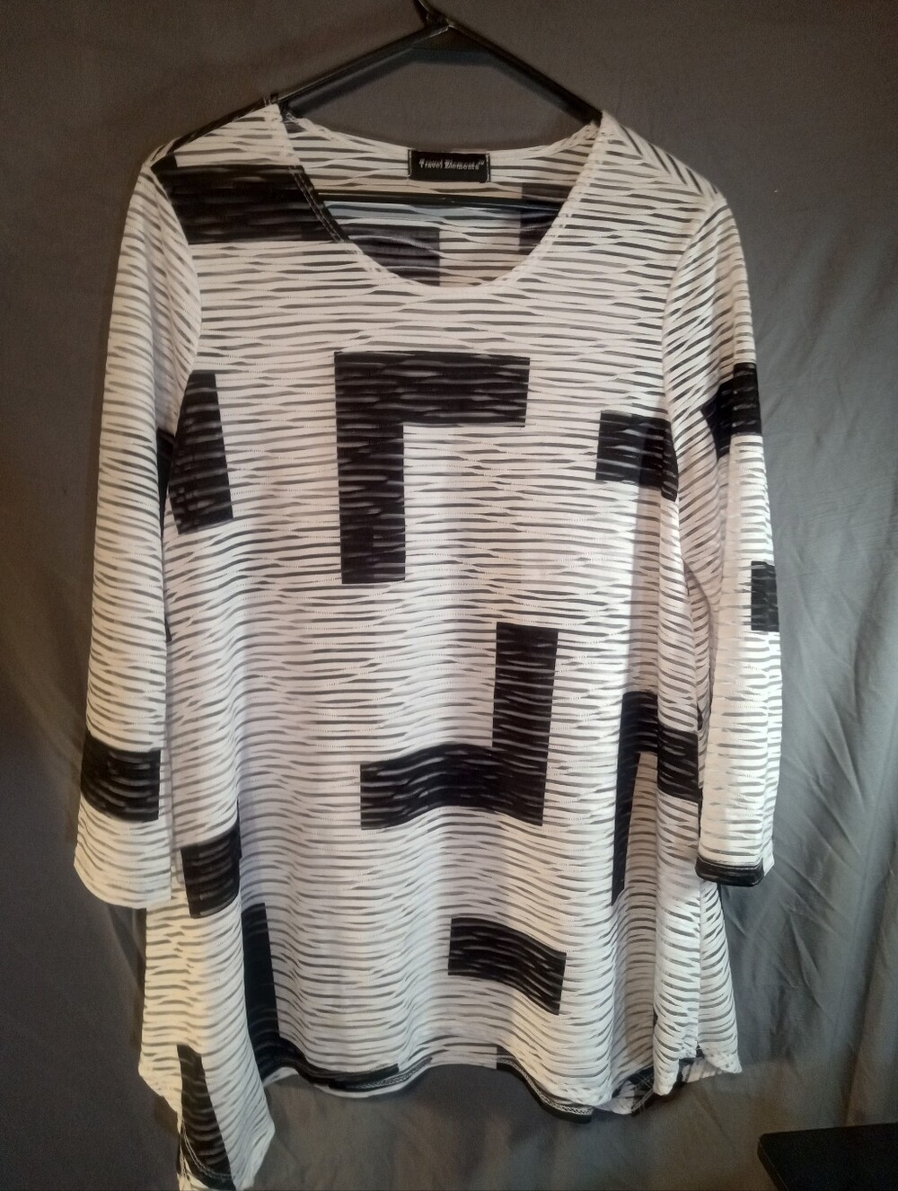 Travel Elements Black & White Geometric Scoop-Neck Top